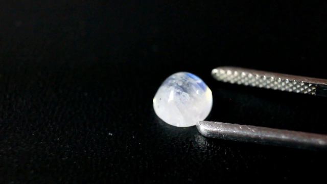 Лунный камень 3,08 Кр смотреть онлайн