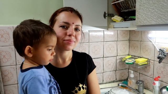 SATVIK HELPING COOKING DOSA !!!! смотреть онлайн