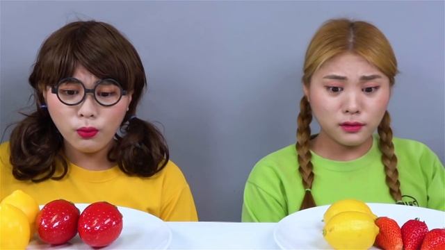 Edible Lipstick Candy Chocolate Makeup Challenge Mukbang by HIU 하이유 смотреть онлайн