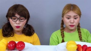 Edible Lipstick Candy Chocolate Makeup Challenge Mukbang by HIU 하이유