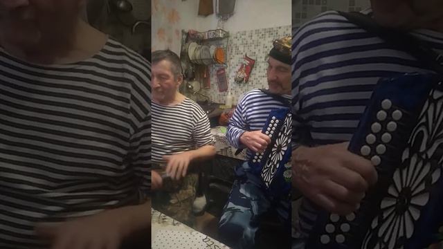 Игра на гармони, отец! смотреть онлайн