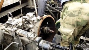 КамАЗ 4308. Снимаю двигатель и коробку с помощью манипулятора))