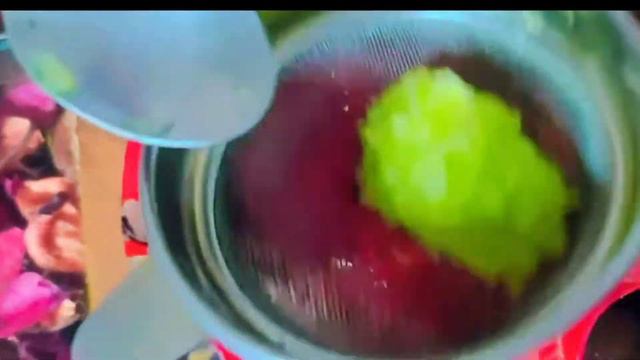 सर्दीयो़ में खीरा के रस मैं  लगाती हुँ। फेशियल से 1000 गुना ज्यादा निखार आता है।skin Will Glow More