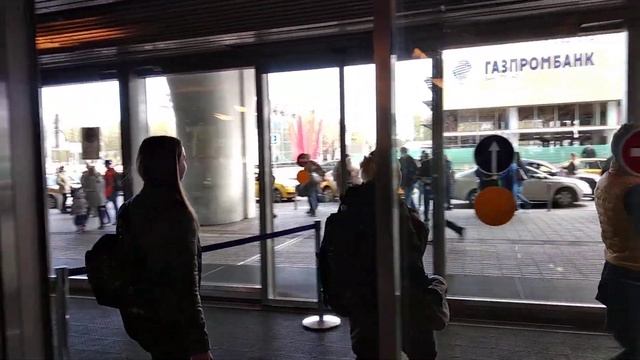 Все прилетевшие во Внуково выходят здесь! Где это и как это!? | MMST смотреть онлайн