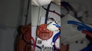 Стиральная машинка мало (много) набирает воды при стирке или полоскании. Не отжимает. Плохо стирает