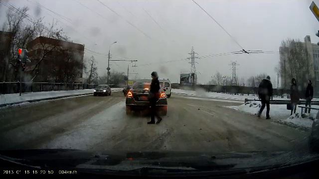 На Ниссане по встречке обогнал «Скорую» смотреть онлайн