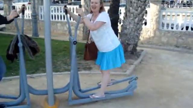 Stella hits Benidorm смотреть онлайн