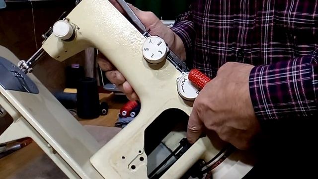 Туго крутится регулятор длины стежка? Исправляем! смотреть онлайн