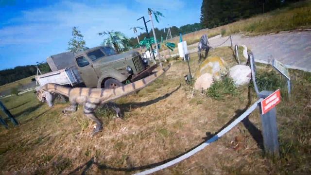 Динопарк. База отдыха YES Стризнево 2021. Полет FPV. смотреть онлайн