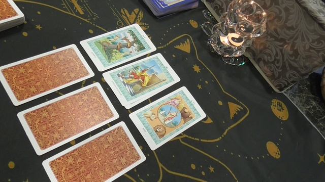 Гадание на картах Таро Главные приоритеты загаданного человека смотреть онлайн