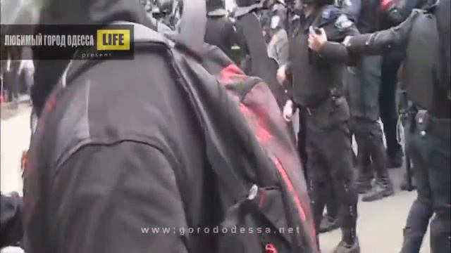 Одесса.2 мая,2014.Пророссийских активистов прогнали с ул Греческой. смотреть онлайн