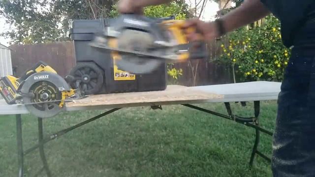 DEWALT Flexvolt 60v DCS577 (WORMDRIVE STYLE) AND DCS575 CIRCULAR SAW IN ACTION