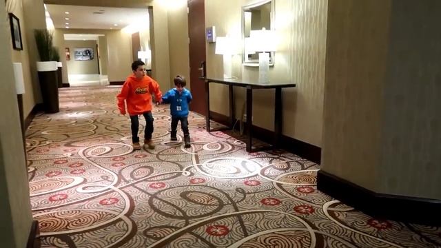 Хайди и Зидан играют в прятки с друзьями смотреть онлайн