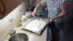 Меренговый рулет, готовим стол