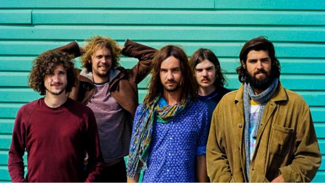 Bassless- Tame Impala- The Less I Know The Better (audio HQ)