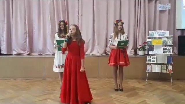 Кира в школе. Песня два кольори. смотреть онлайн