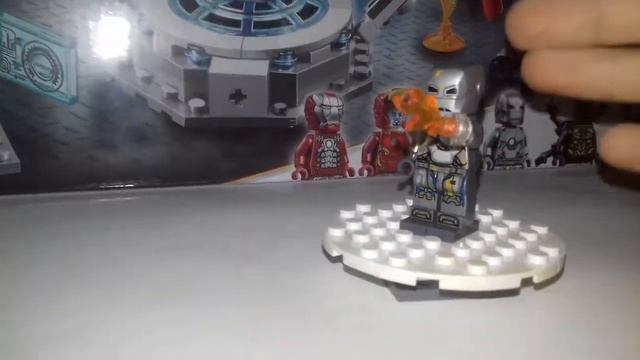 Тони выбирается из плена банды 10 колец в LEGO смотреть онлайн
