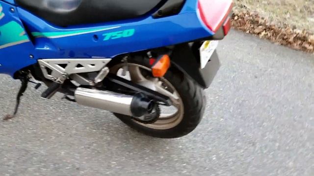 1993 Suzuki Katana 750 (GSX750FP) Blue - Static Review