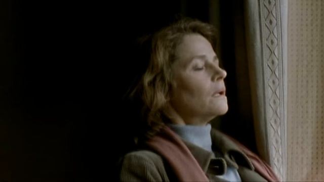 "Sous le sable" | "Under the Sand" | "Под песком", 2000 (US trailer, english subs) смотреть онлайн