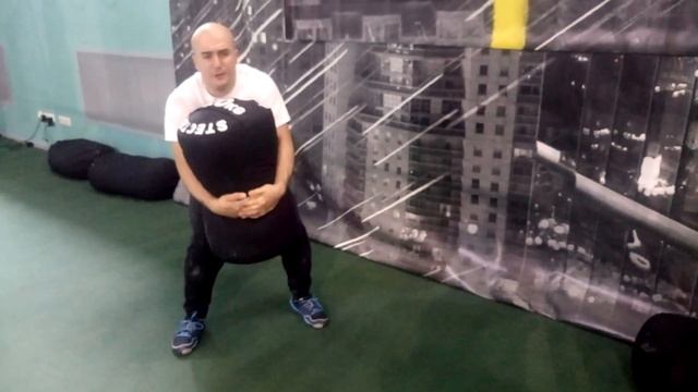 Батраз Тибилов. Мешок 120 кг на плечо!