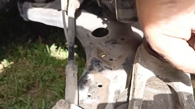 2 способа замены отбойников на Шкода Рапид смотреть онлайн