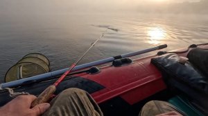 НА РЫБАЛКУ С НОЧЁВКОЙ! Думали ЗАБРАЛИСЬ В ГЛУБИНКУ, а там народууу, НО РЫБКИ ПОЙМАЛИ!.mp4