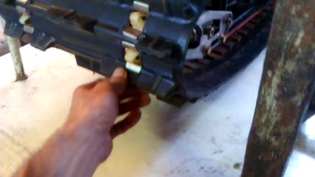 Dingo t150 натягиваем гусеницу смотреть онлайн