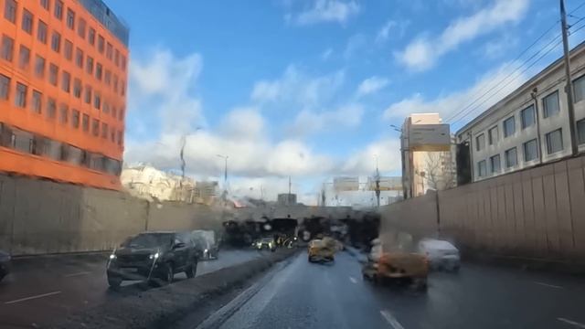 Сестру с братом разделили в приюте… А спустя годы, банкир высмеял уборщицу, но внезапно… смотреть онлайн