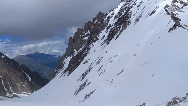 На Эльбрус с питбулем смотреть онлайн