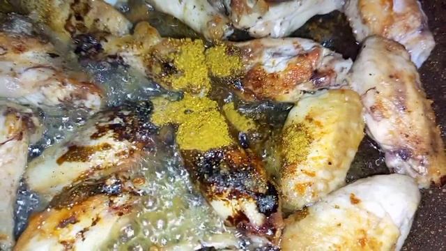 Нереально Вкусные Крылышки с Секретом.КУРИНЫЕ КРЫЛЫШКИ НА СКОВОРОДЕ смотреть онлайн