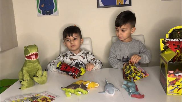 SKIFIDOL FLEX ANIMALS- MAXI DINOSAURI -MANU E NICHO смотреть онлайн