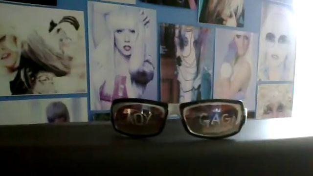 My room and drawings of GaGa смотреть онлайн