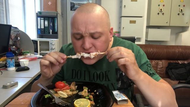 ЦЫПЛЁНОК С ОВОЩАМИ ЭКЛЕРЫ MUKBANG смотреть онлайн