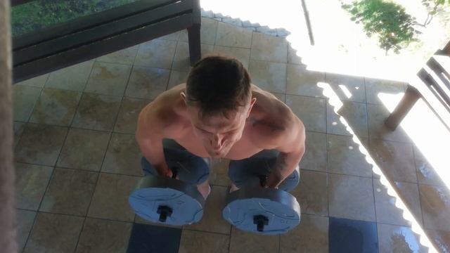 подъём на бицепс гантели по 20кг смотреть онлайн