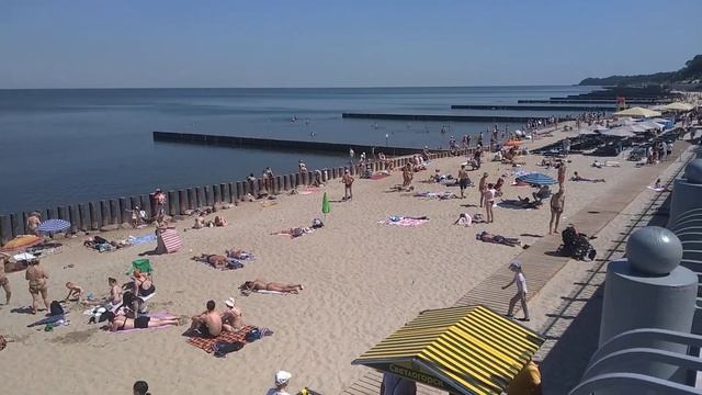 Пляж Светлогорска в июне. Рабочий день. смотреть онлайн