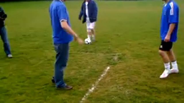 The 'Zidane Headbutt' recreated by The Wotnots смотреть онлайн