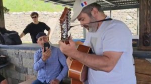 Искры в камине горят как рубиныПод гитару_Старая русская песня_