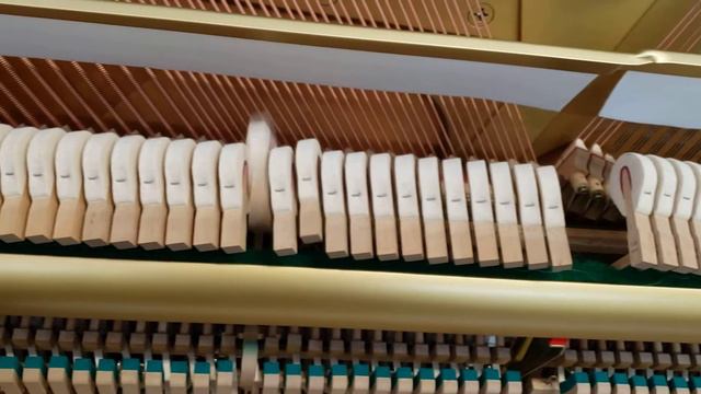 YAMAHA UPRIGHT UX1 PIANO смотреть онлайн