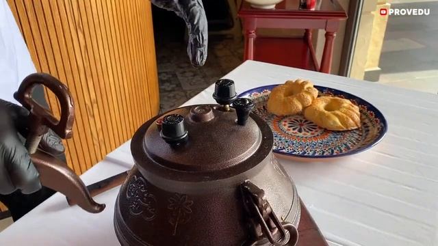 Баранина в афганском казане и хрустящая лепешка. Ровшан Ходжиев.