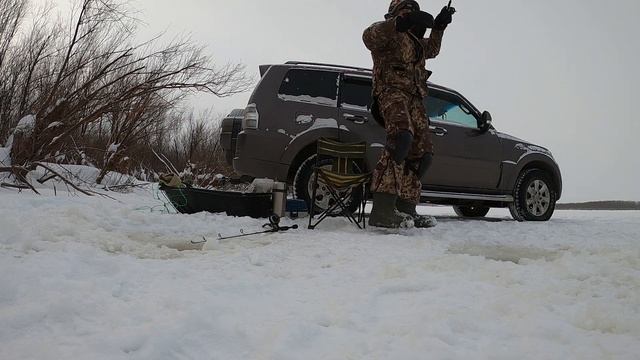 Щука радовала не только поклевками! Рыбалка на Амуре. смотреть онлайн
