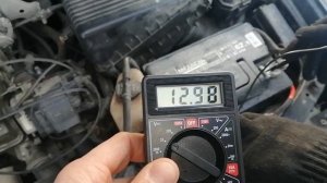 Как проверить идёт ли зарядка на аккумулятор на машине