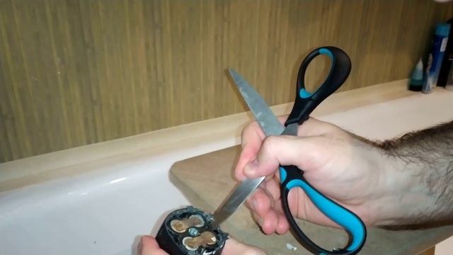 Как не надо разбирать бракованный аккумулятор Hilda dead смотреть онлайн