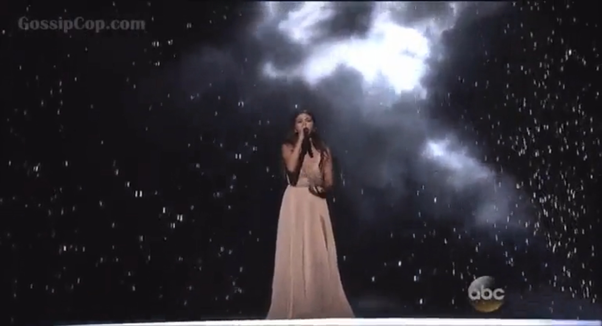 Selena Gomez– The Heart Wants What It Wants (Live AMA 2014) смотреть онлайн