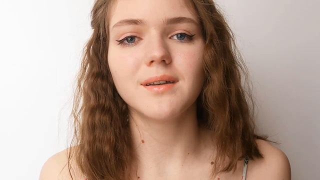 Ярунина Вера - "Как в детстве..." (Стихотворение Кирилла Серебрякова, музыка - А. Аветисян) смотреть онлайн