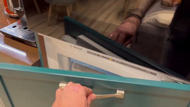 Изумрудная кухня с антресолями смотреть онлайн