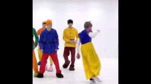 BTS "Go Go" Dance Practice (Halloween ver.) - Тэхён