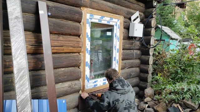 установил самодельные наличники на окна бревенчатого старого дома смотреть онлайн
