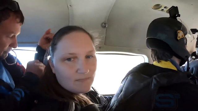 Erika goes Skydiving смотреть онлайн