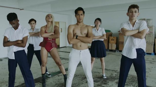 THIS IS SINGAPORE / THIS IS AMERICA PARODY смотреть онлайн