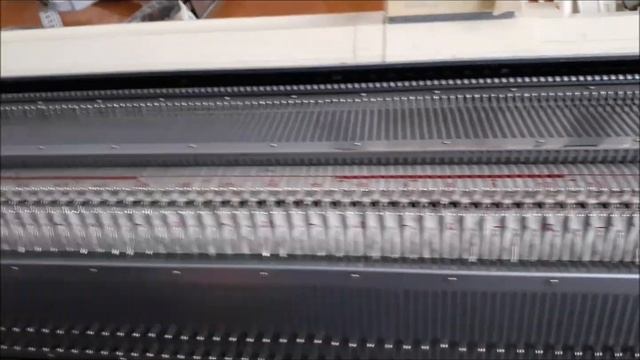 Как вязать шапку на вязальной машине. Простое и легкое вязание шапки бини. смотреть онлайн